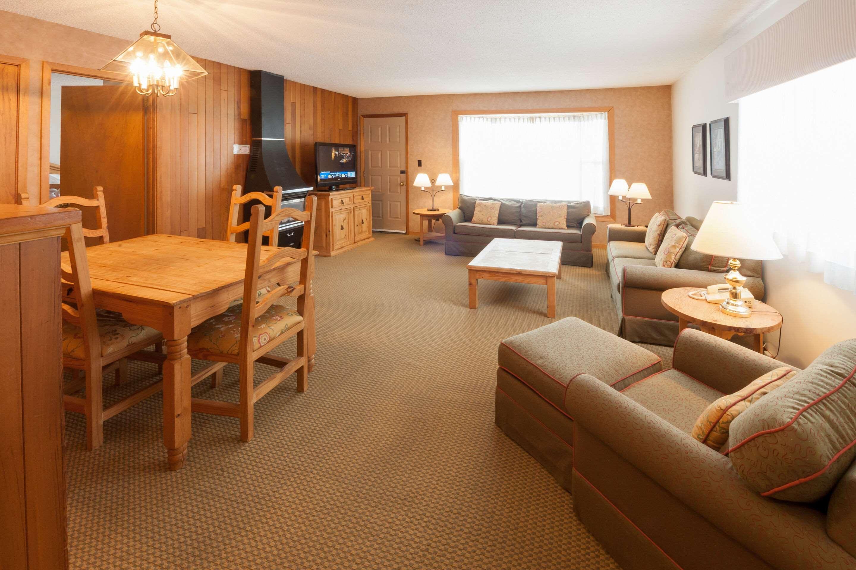 Pinestone Resort, Conference Centre, Spa & Golf Course Haliburton Extérieur photo